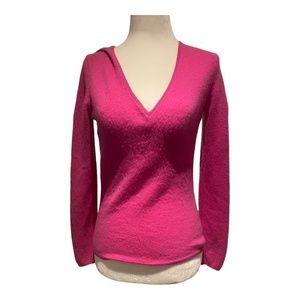 CASHMERE Togo hot pink v-neck sweater. Sz S